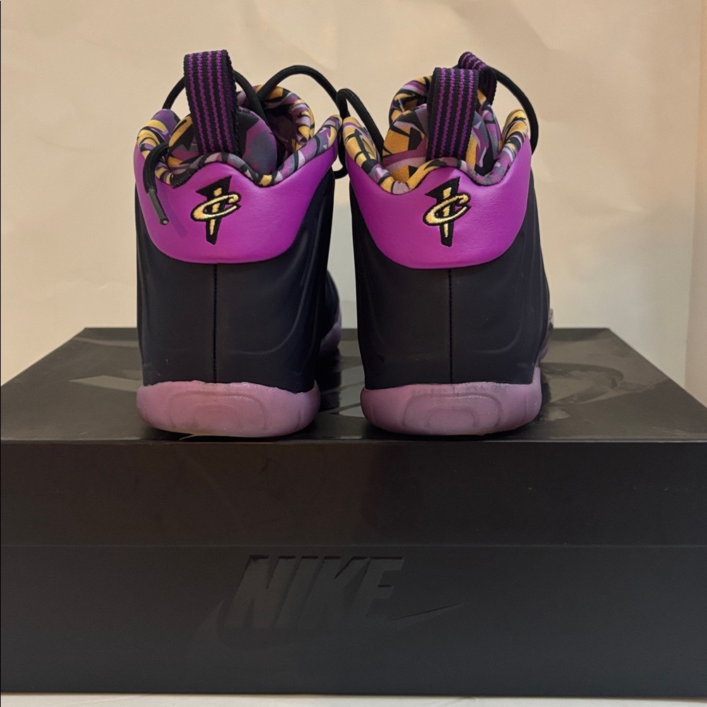 Purple and Black Nike Little POSITE ONE (GS). Size 7 youth . Fits a woman 8-1/2. - Picture 3 of 8